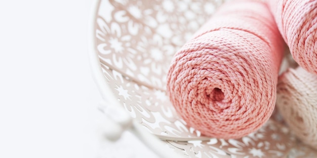 સુવર્ણ રંગની કढ़ાઈ આગળનું નમૂનો